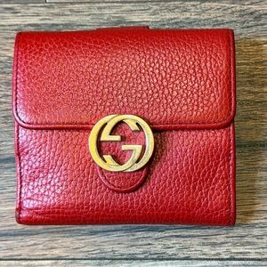 Gucci Interlocking G Bifold Wallet in red pebbled leather authentic genuine